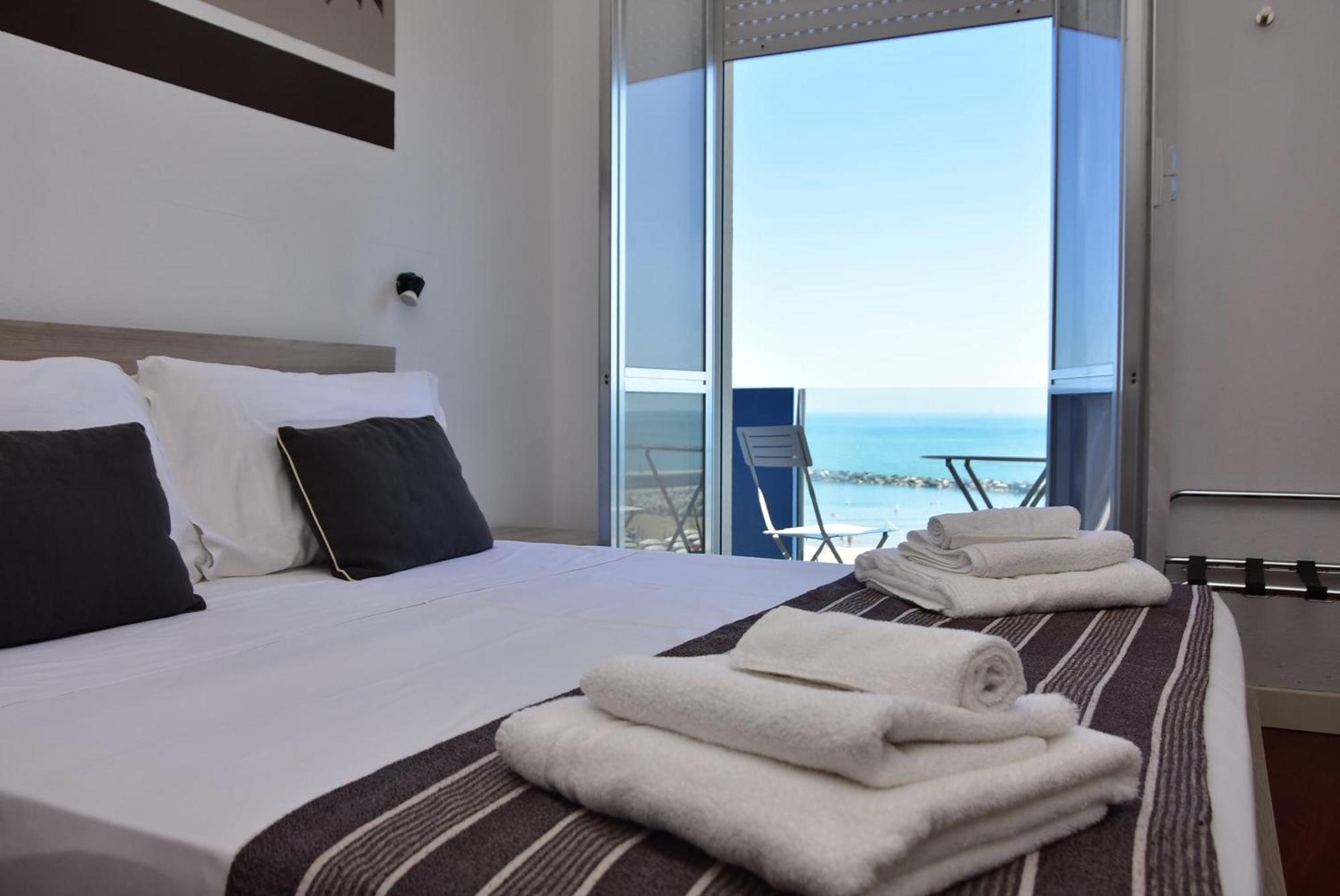 Hotel Al Nuovo Porto Bellaria-Igea Marina Exteriör bild