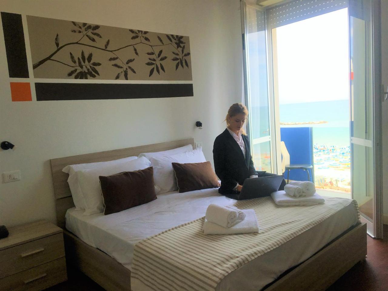 Hotel Al Nuovo Porto Bellaria-Igea Marina Exteriör bild